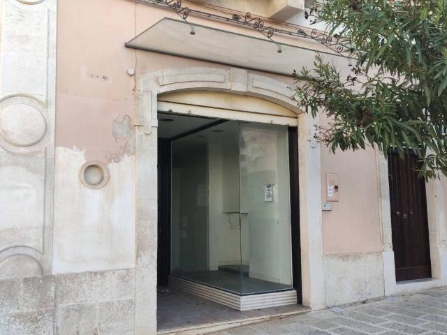 Locale Commerciale in affitto a Puglia, Bari