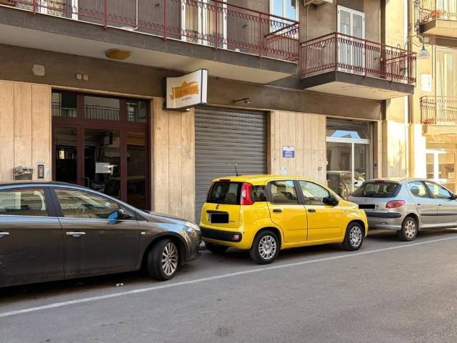 Locale Commerciale in affitto a Puglia, Bari
