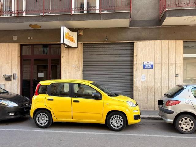 Locale Commerciale in affitto a Puglia, Bari