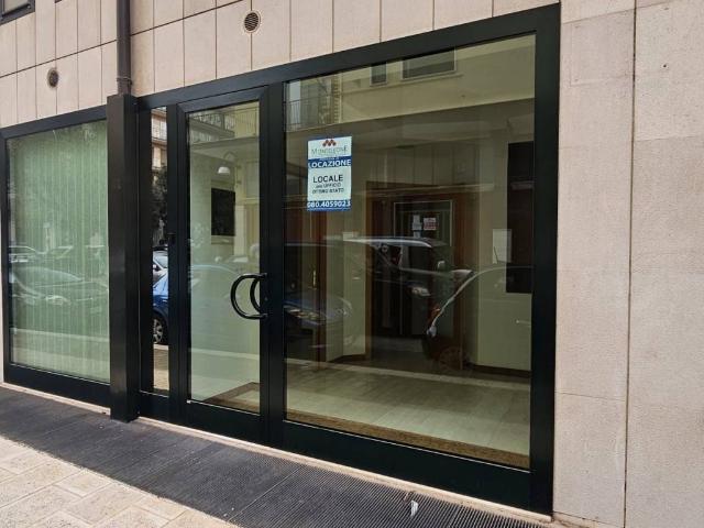 Locale Commerciale in affitto a Puglia, Bari