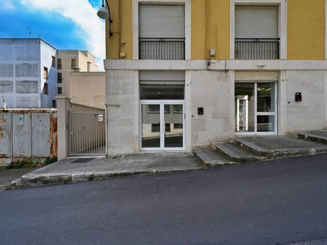 Locale Commerciale in affitto a Puglia, Bari