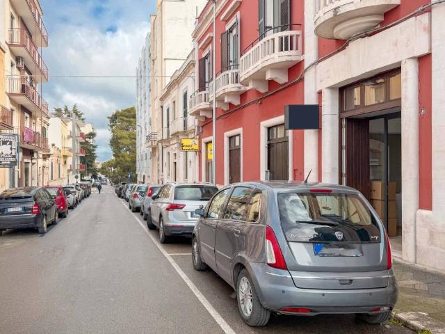 Locale Commerciale in affitto a Puglia, Bari
