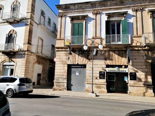 Locale Commerciale in affitto a Puglia, Bari