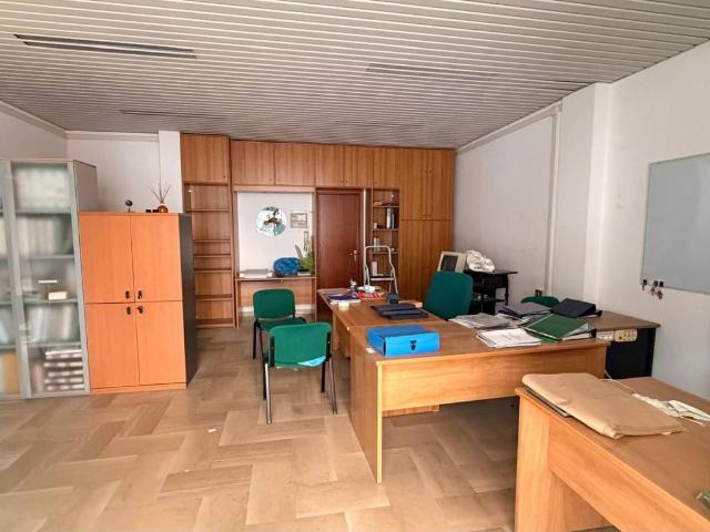 Locale Commerciale in affitto a Puglia, Bari