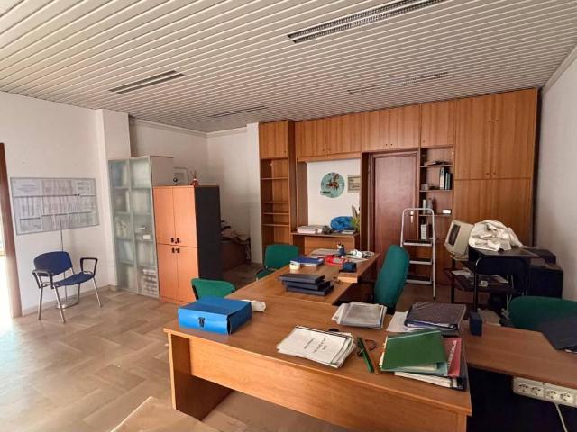 Locale Commerciale in affitto a Puglia, Bari
