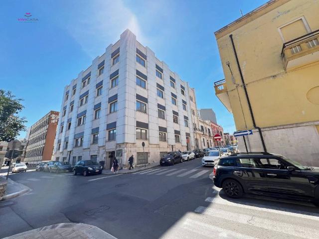 Locale Commerciale in affitto a Puglia, Bari