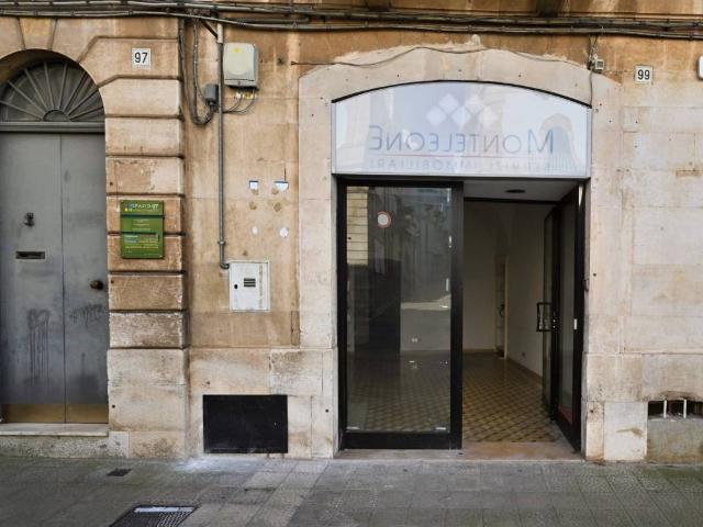 Locale Commerciale in affitto a Puglia, Bari