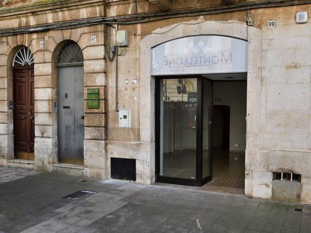 Locale Commerciale in affitto a Puglia, Bari