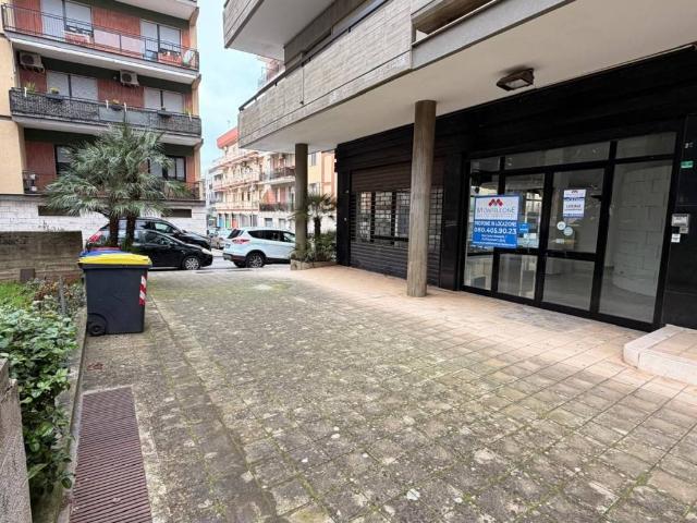 Locale Commerciale in affitto a Puglia, Bari
