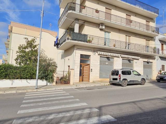 Locale Commerciale in affitto a Puglia, Bari