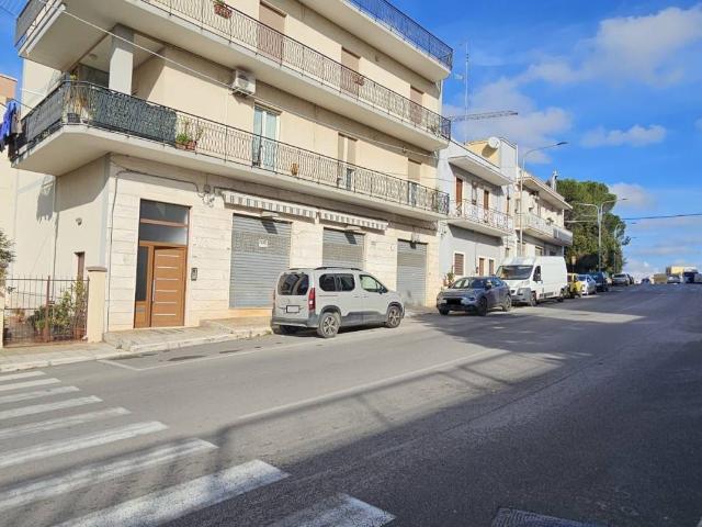Locale Commerciale in affitto a Puglia, Bari