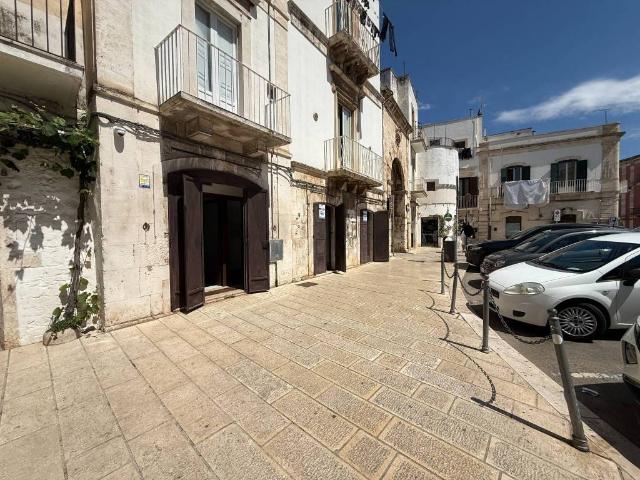 Locale Commerciale in affitto a Puglia, Bari