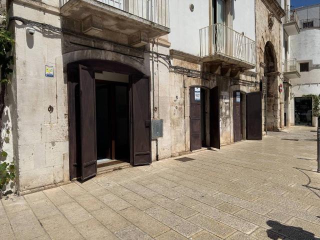 Locale Commerciale in affitto a Puglia, Bari