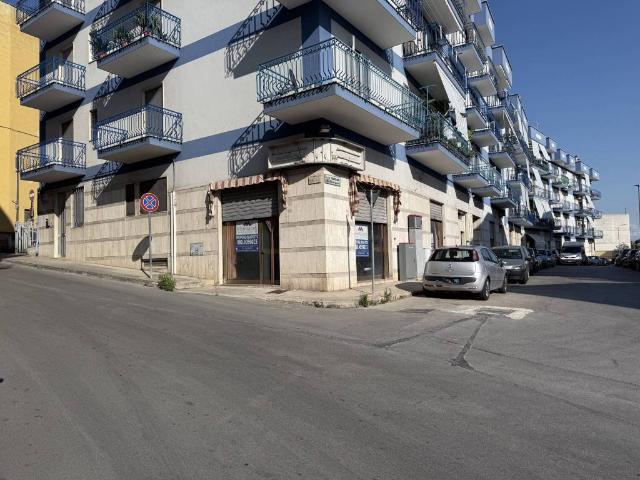 Locale Commerciale in affitto a Puglia, Bari