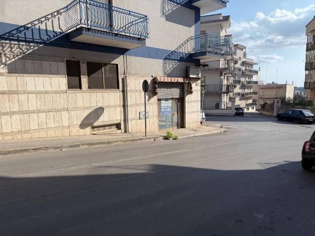 Locale Commerciale in affitto a Puglia, Bari