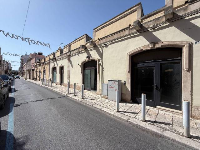 Locale Commerciale in affitto a Puglia, Bari