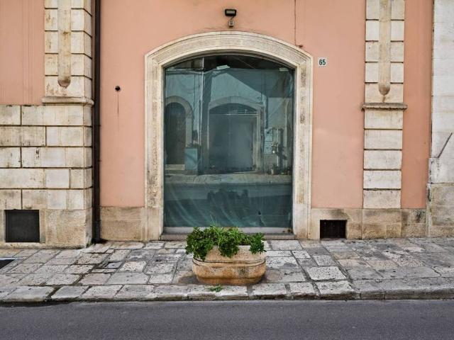 Locale Commerciale in affitto a Puglia, Bari
