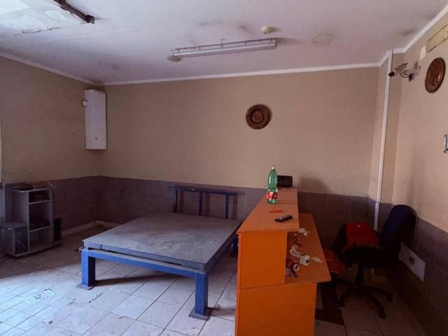 Locale Commerciale in affitto a Qualiano, Campania