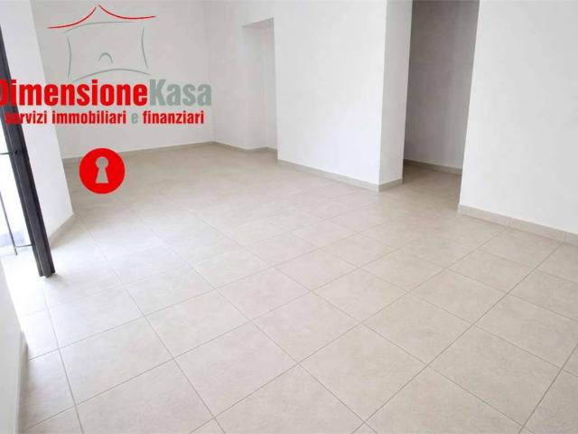 Locale Commerciale in affitto a Qualiano, Campania
