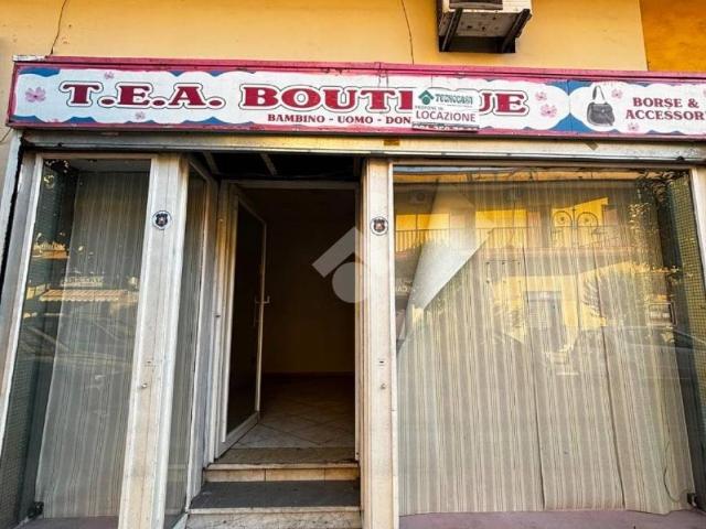 Locale Commerciale in affitto a Qualiano, Campania