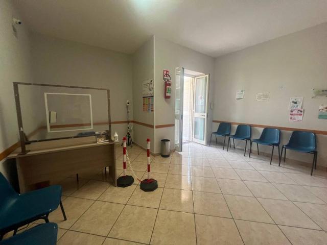 Locale Commerciale in affitto a Qualiano, Campania