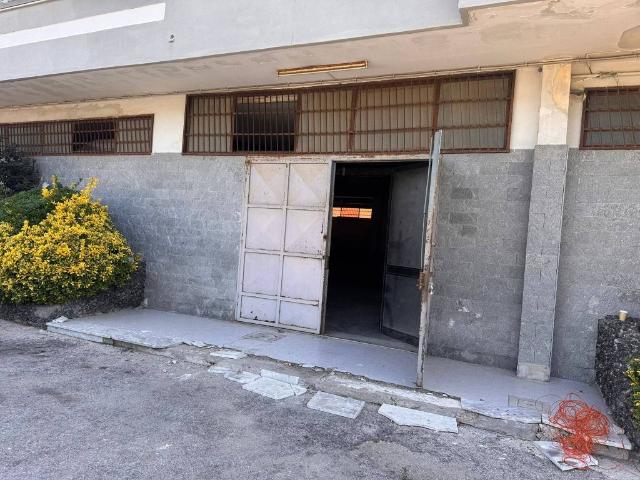 Locale Commerciale in affitto a Canosa, Giugliano In Campania