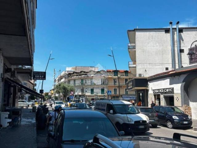 Locale Commerciale in affitto a Qualiano, Campania