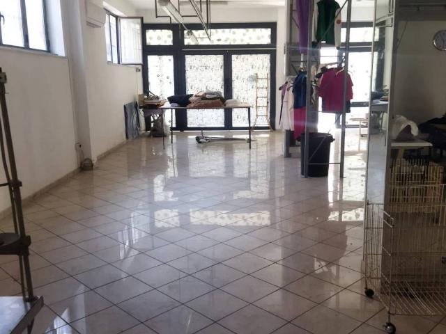 Locale Commerciale in affitto a Qualiano, Campania