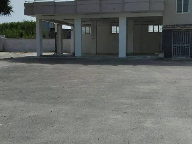 Locale Commerciale in affitto a Qualiano, Campania