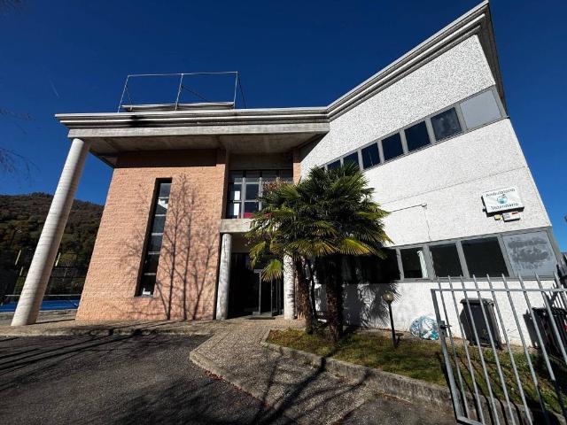 Locale Commerciale in affitto a Cellio con Breia, Piemonte