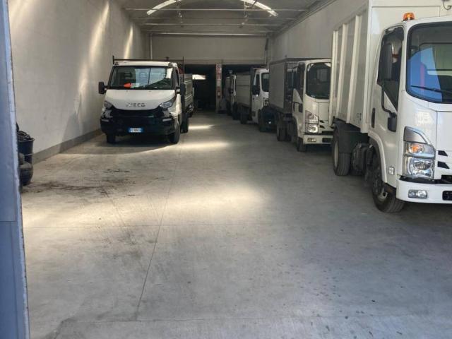 Locale Commerciale in affitto a Olmi, Quarrata