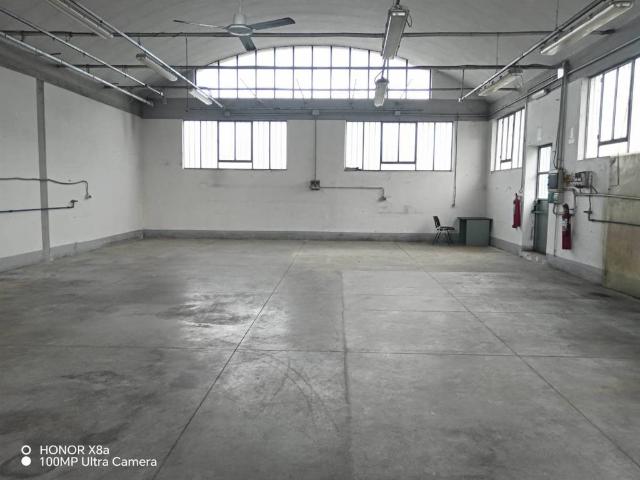 Locale Commerciale in vendita a Quarrata, Toscana
