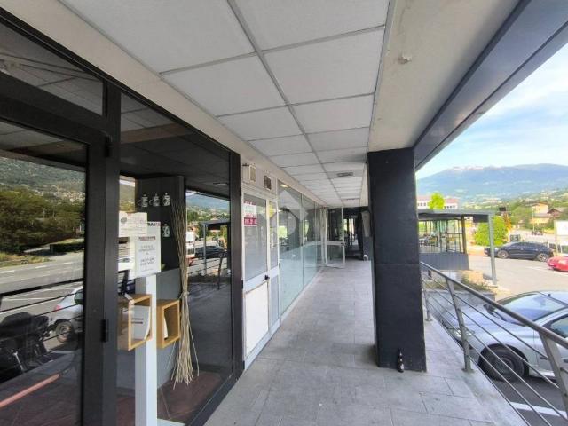 Locale Commerciale in affitto a Quart, Etolin