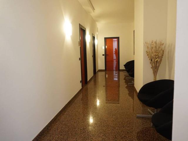 Locale Commerciale in affitto a Quarto D'altino, Veneto