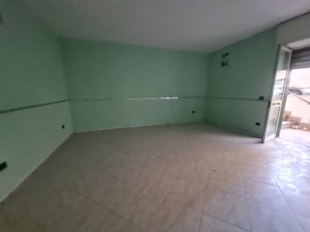 Locale Commerciale in affitto a Quarto, Campania