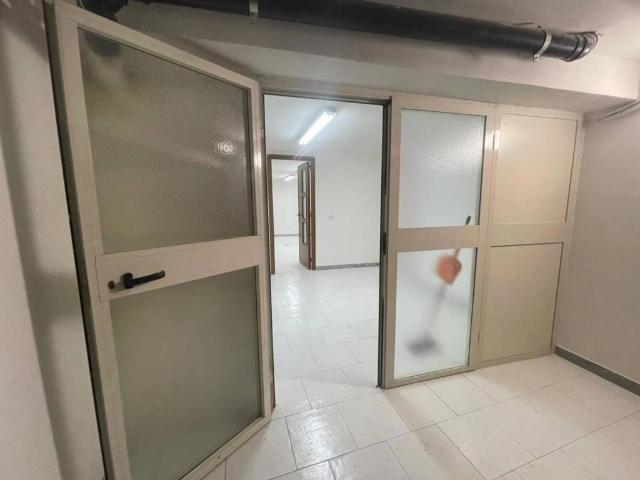 Locale Commerciale in affitto a Quarto, Campania