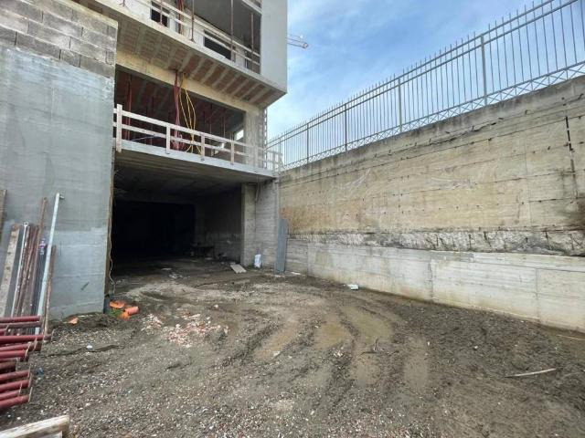 Locale Commerciale in affitto a Quarto, Campania