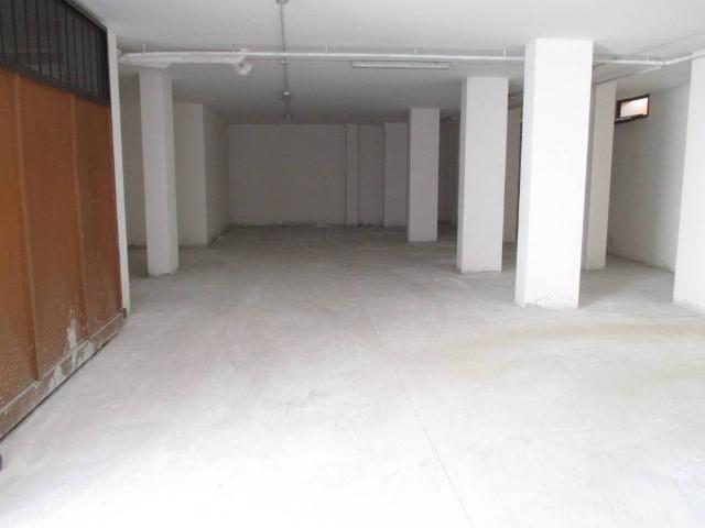 Locale Commerciale in affitto a Quarto, Campania