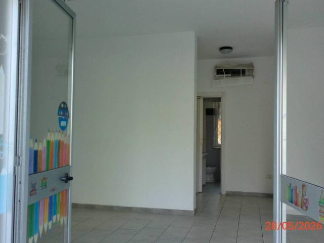 Locale Commerciale in affitto a Quarto, Campania