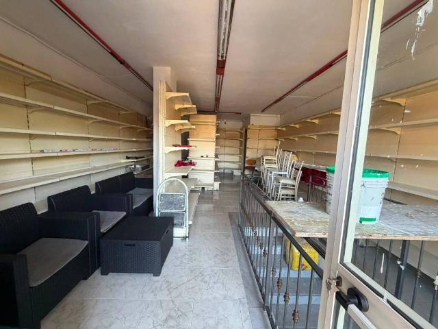 Locale Commerciale in affitto a Quarto, Campania