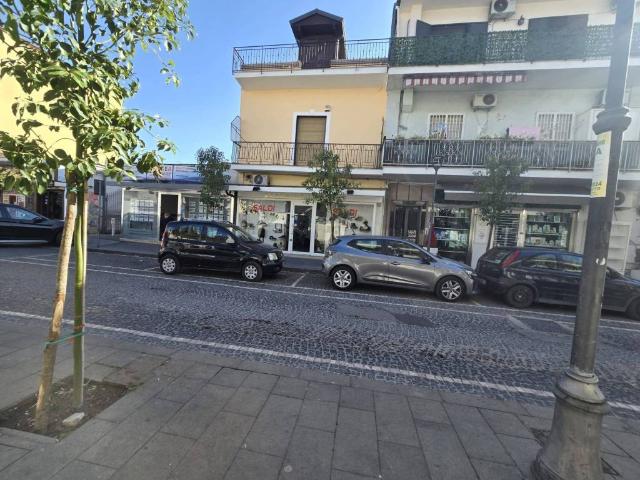 Locale Commerciale in affitto a Quarto, Campania
