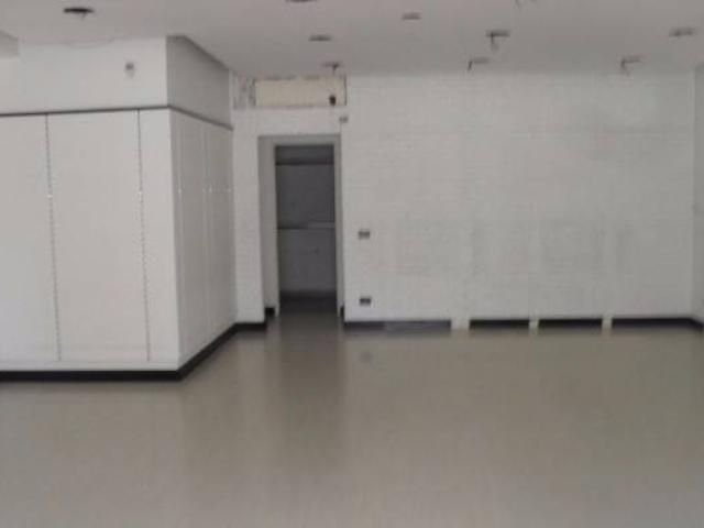 Locale Commerciale in affitto a Le Case, Quarto