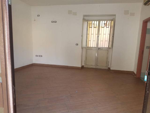 Locale Commerciale in affitto a Le Case, Quarto