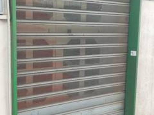 Locale Commerciale in affitto a Quarto, Campania