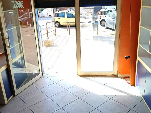 Locale Commerciale in affitto a Quarto, Campania