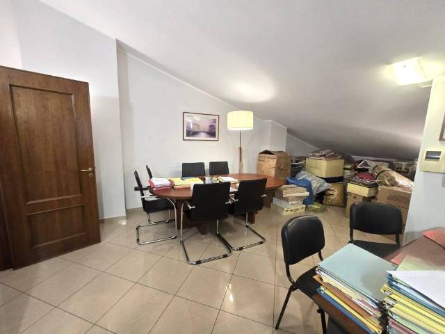 Locale Commerciale in affitto a Quarto, Campania