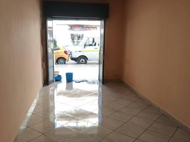 Locale Commerciale in affitto a Quarto, Campania