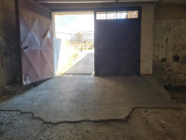 Locale Commerciale in affitto a Quarto, Campania