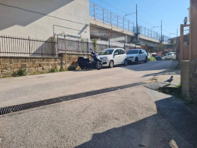 Locale Commerciale in affitto a Quarto, Campania