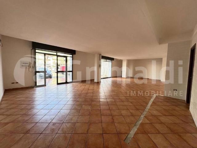 Locale Commerciale in affitto a Quarto, Campania